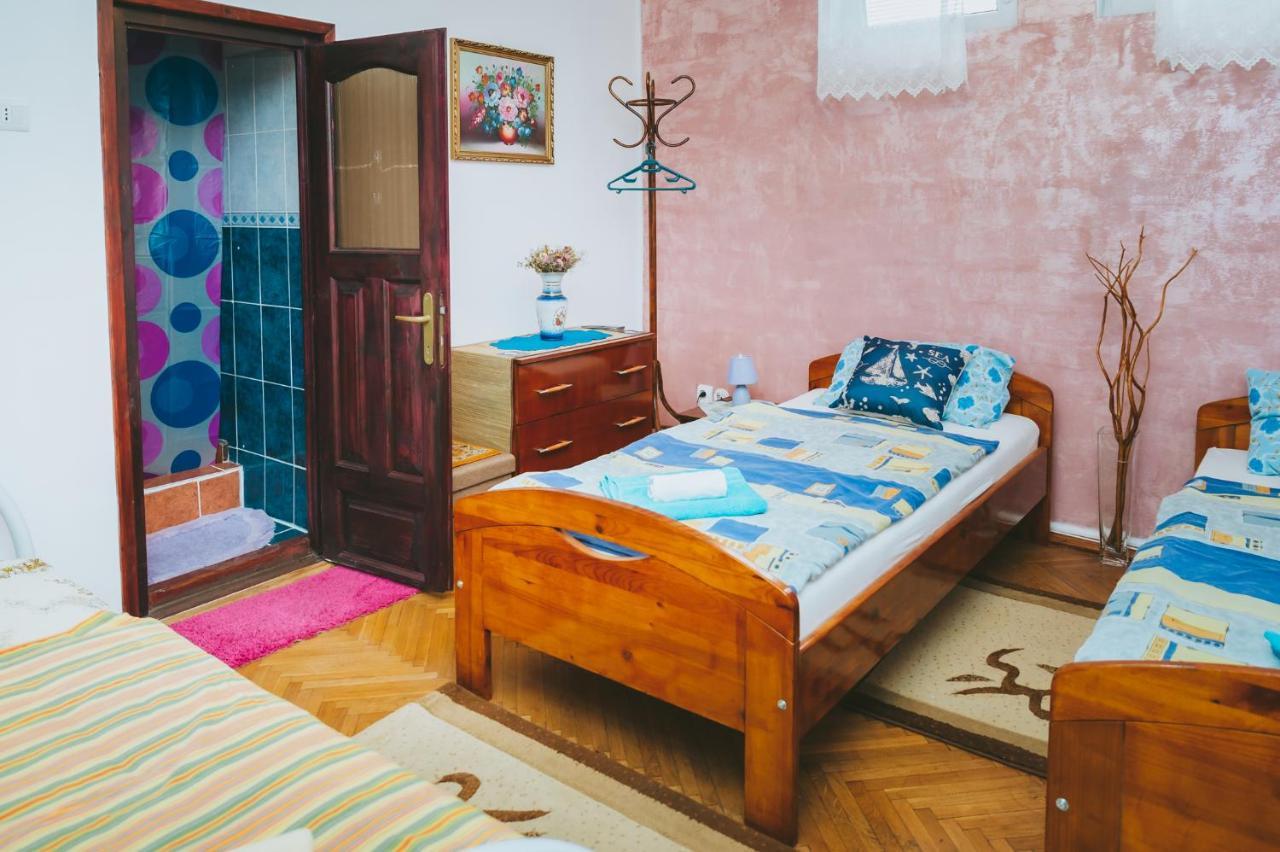 Casa Vinco Vici Hotell Turda Eksteriør bilde